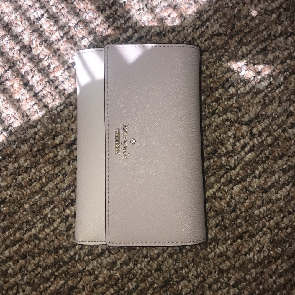 Authentic Kate Spade wallet🌺